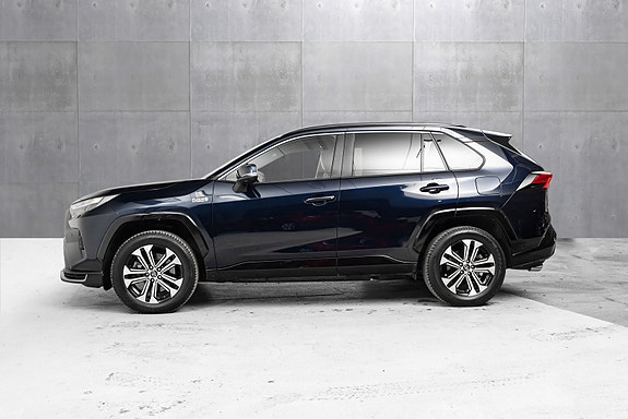 Toyota RAV4 Plug-in Hybrid 2 of 23
