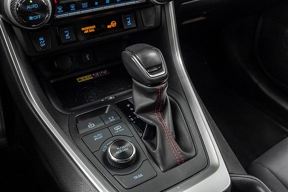 Toyota RAV4 Plug-in Hybrid 20 of 23