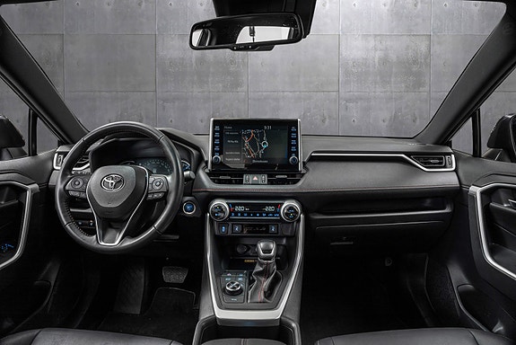 Toyota RAV4 Plug-in Hybrid 13 of 23