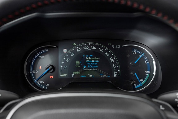 Toyota RAV4 Plug-in Hybrid 16 of 23