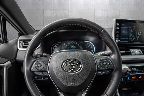 Toyota RAV4 Plug-in Hybrid 14 of 23