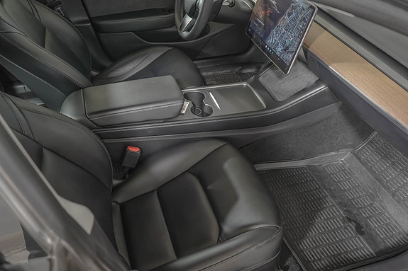 Tesla Model 3 16 of 21