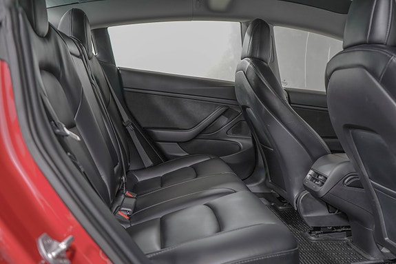 Tesla Model 3 11 of 21