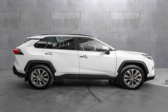 Toyota RAV4 6 of 26