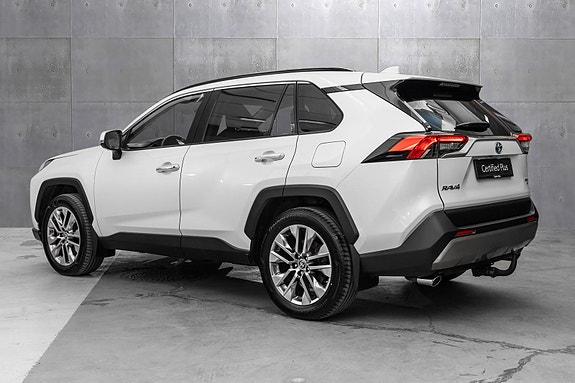 Toyota RAV4 3 of 26