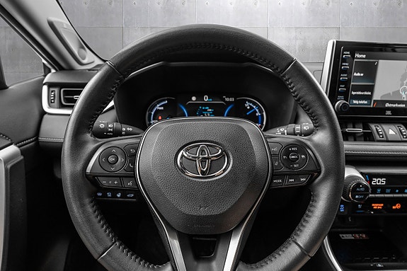 Toyota RAV4 15 of 26