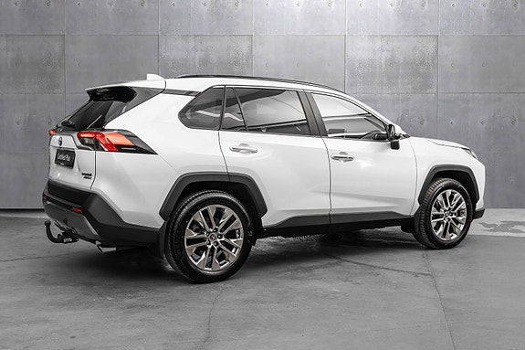 Toyota RAV4 5 of 26