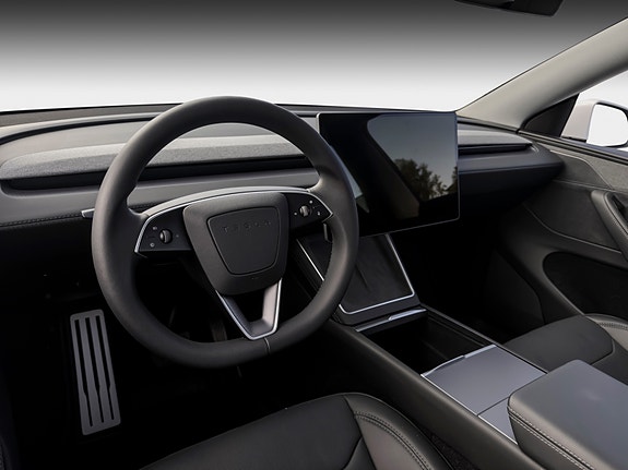 Tesla Model Y 13 of 30