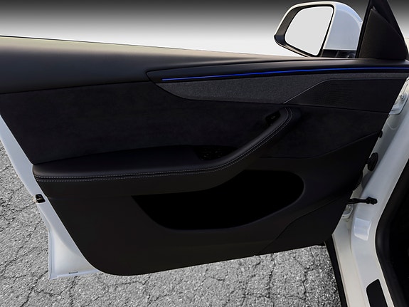 Tesla Model Y 10 of 30