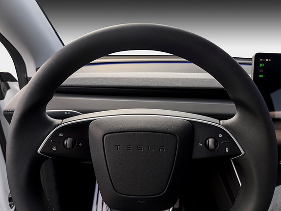 Tesla Model Y 15 of 30