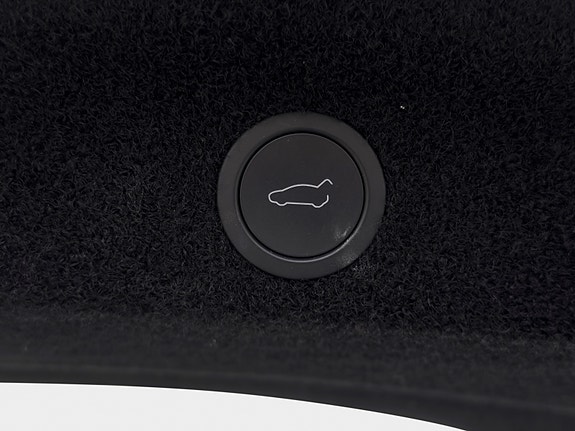 Tesla Model Y 9 of 30