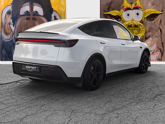 Tesla Model Y 6 of 30