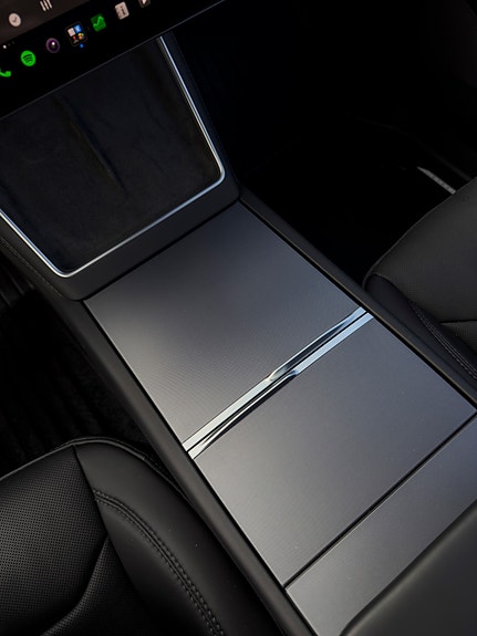 Tesla Model Y 16 of 30
