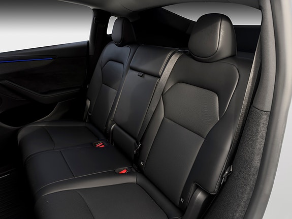 Tesla Model Y 22 of 30