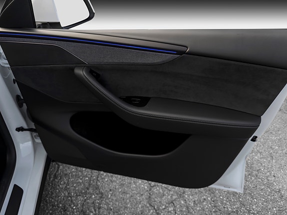 Tesla Model Y 29 of 30