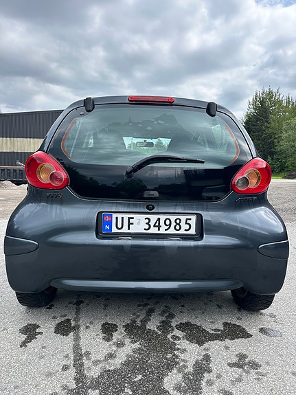 Toyota Aygo 8 of 12