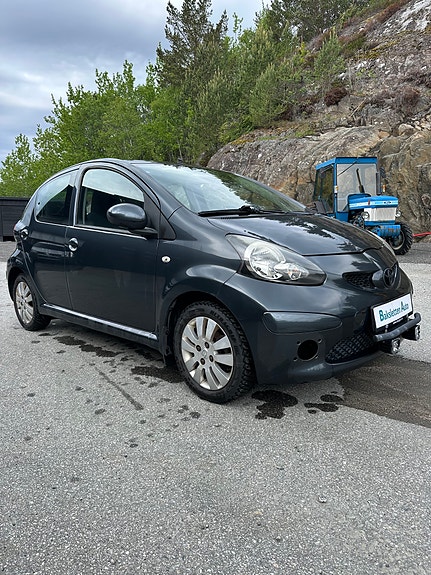 Toyota Aygo 2 of 12