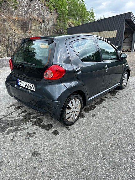Toyota Aygo 6 of 12