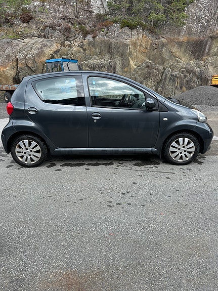 Toyota Aygo 4 of 12