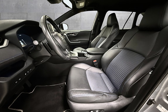 Toyota RAV4 10 of 28