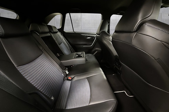 Toyota RAV4 13 of 28