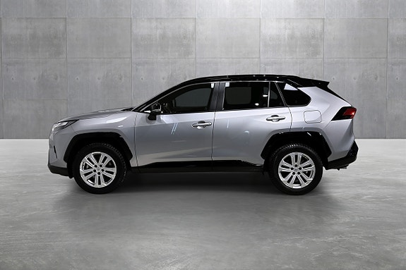 Toyota RAV4 2 of 28