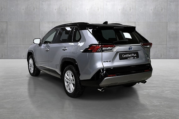 Toyota RAV4 3 of 28