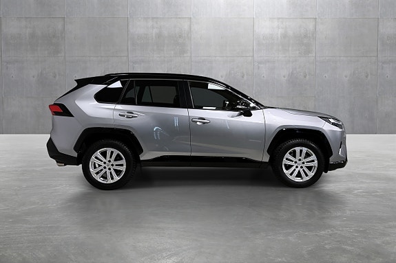 Toyota RAV4 6 of 28