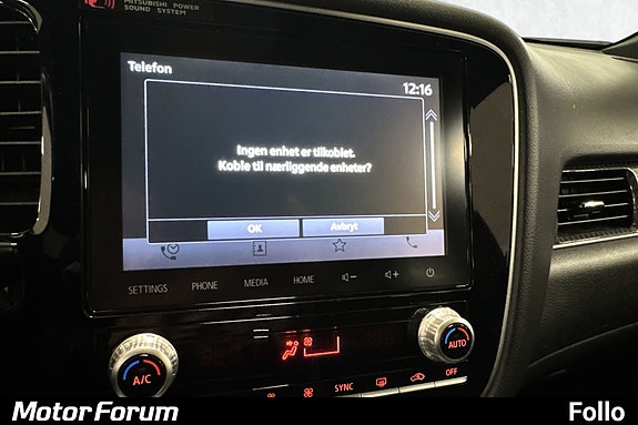 Informativ skjerm med varsler for sikker og komfortabel kjøring.