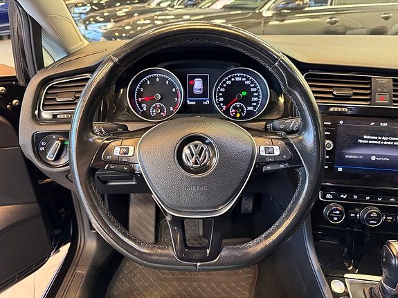 Volkswagen Golf VII 17 of 30