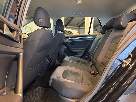 Volkswagen Golf VII 12 of 30