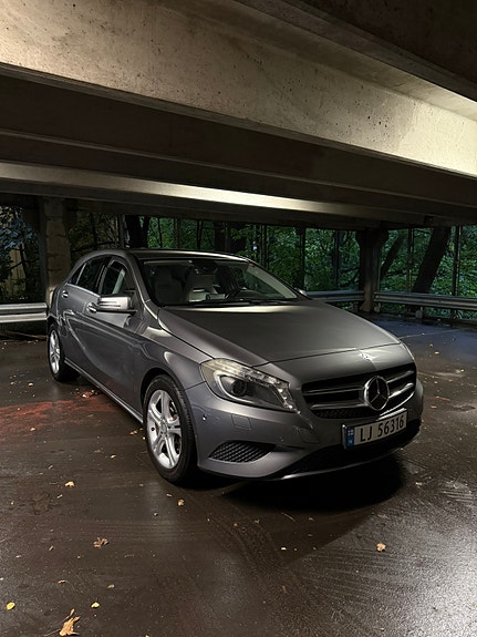 Mercedes-Benz A180 2 of 21