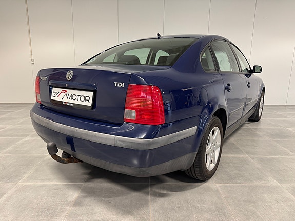Volkswagen Passat 13 of 30
