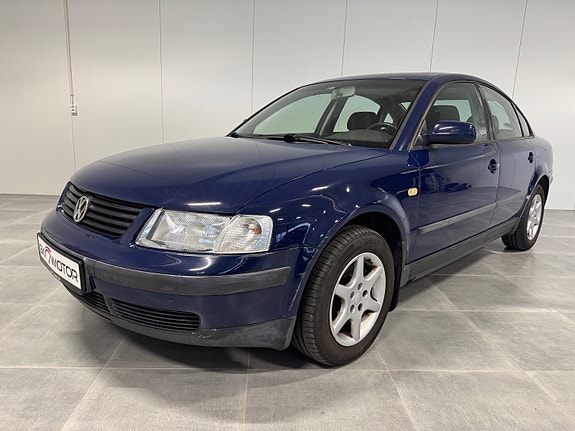 Volkswagen Passat 7 of 30