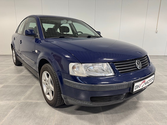 Volkswagen Passat 4 of 30