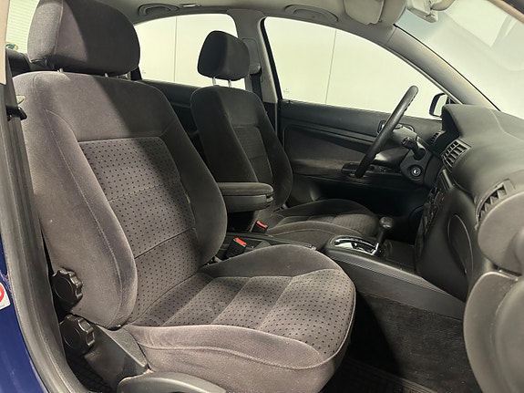 Volkswagen Passat 19 of 30