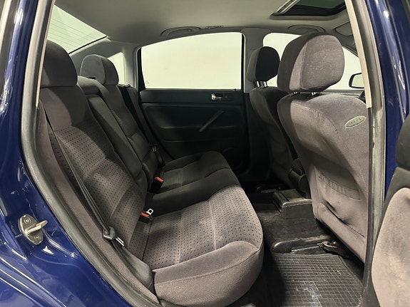 Volkswagen Passat 28 of 30