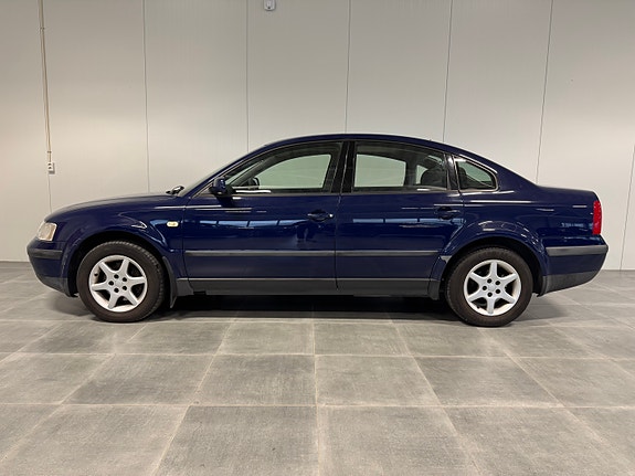 Volkswagen Passat 9 of 30