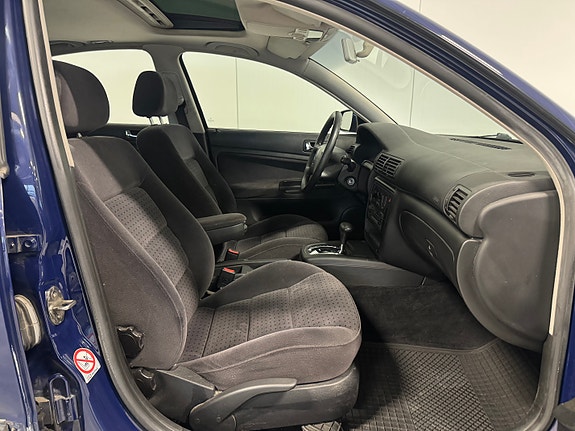 Volkswagen Passat 18 of 30