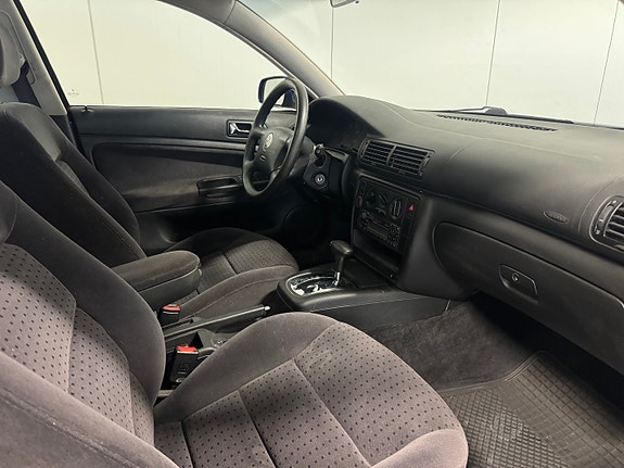 Volkswagen Passat 20 of 30