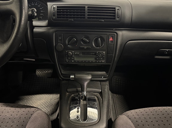 Volkswagen Passat 24 of 30