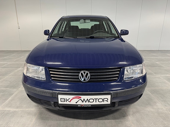 Volkswagen Passat 5 of 30