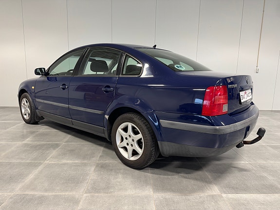 Volkswagen Passat 10 of 30