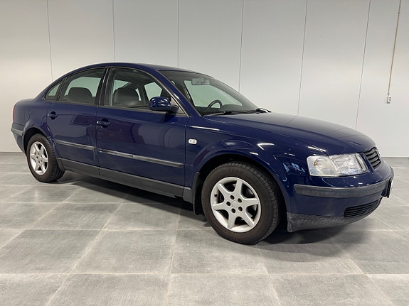Volkswagen Passat 3 of 30