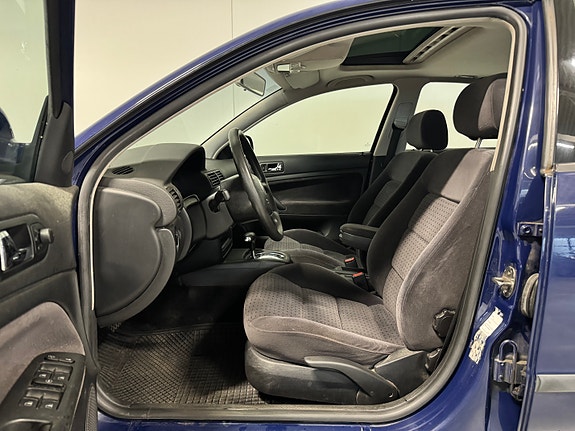 Volkswagen Passat 15 of 30