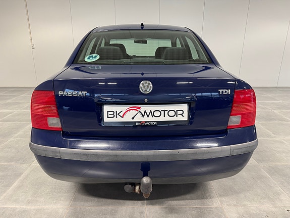 Volkswagen Passat 12 of 30