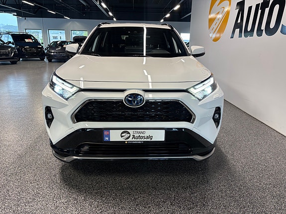 Toyota RAV4 3 of 18