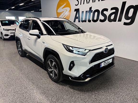 Toyota RAV4 2 of 18
