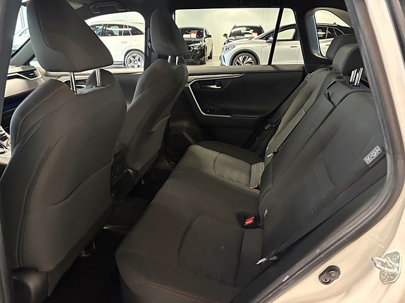 Toyota RAV4 10 of 18