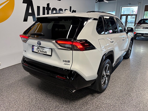 Toyota RAV4 5 of 18